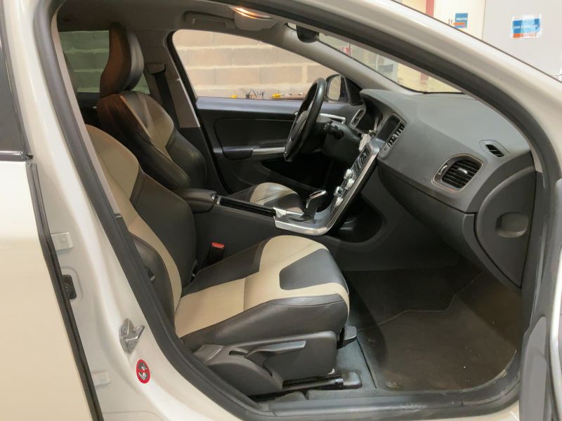 Volvo V60 Cross Country 2.0 D4 Pro — zdjęcie 11