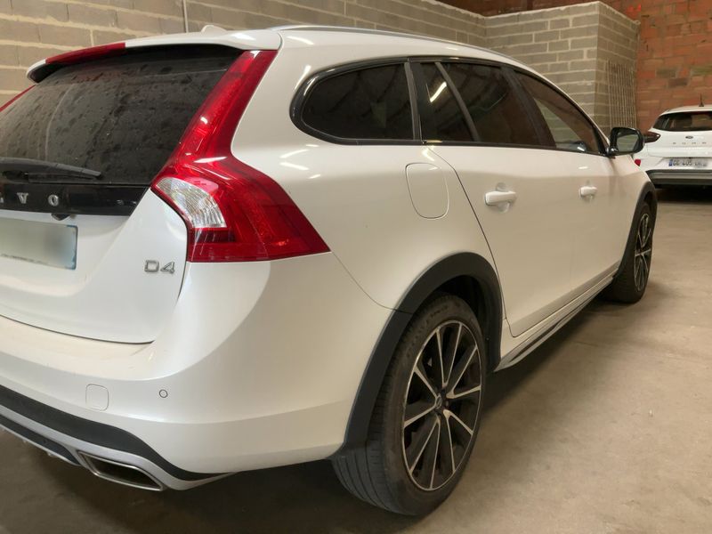 Volvo V60 Cross Country 2.0 D4 Pro — zdjęcie 6