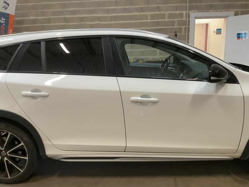Volvo V60 Cross Country 2.0 D4 Pro — zdjęcie 7