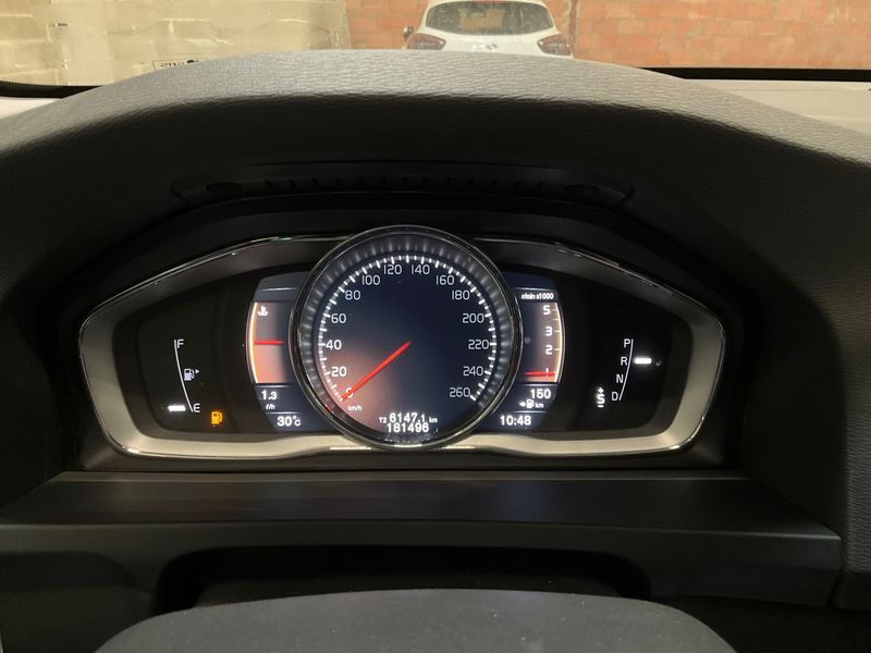 Volvo V60 Cross Country 2.0 D4 Pro — zdjęcie 13