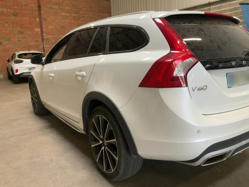 Volvo V60 Cross Country 2.0 D4 Pro — zdjęcie 3