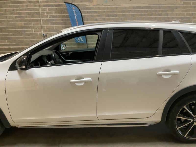 Volvo V60 Cross Country 2.0 D4 Pro — zdjęcie 4