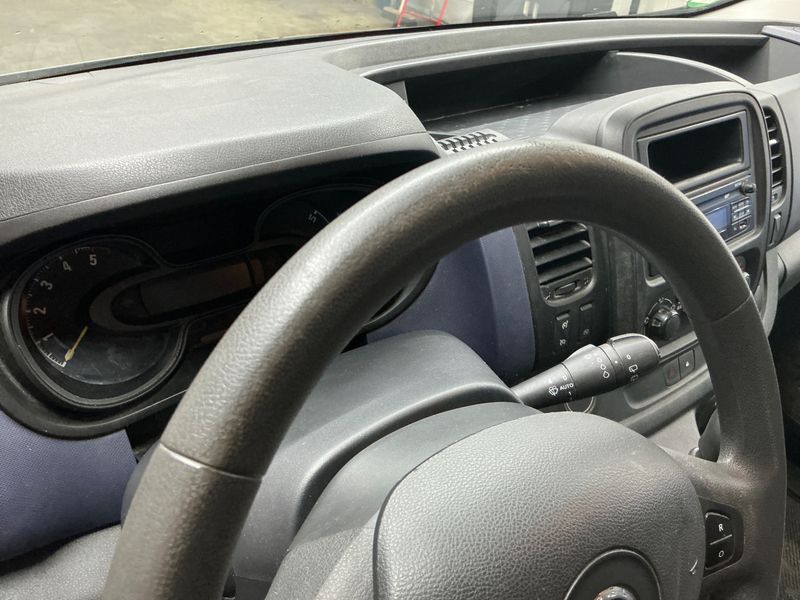 Opel Vivaro 1.6 CDTI Biturbo Combi L1H1 2,7t 2016 – снимка 27