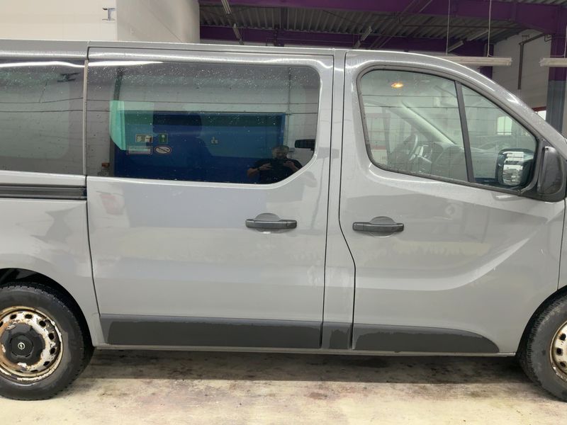 Opel Vivaro 1.6 CDTI Biturbo Combi L1H1 2,7t 2016 – снимка 10