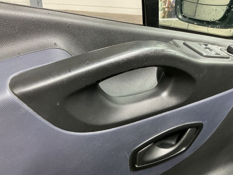 Opel Vivaro 1.6 CDTI Biturbo Combi L1H1 2,7t 2016 – снимка 26