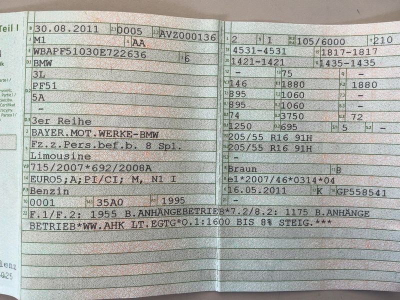 BMW 3er 318i 2011 – снимка 21