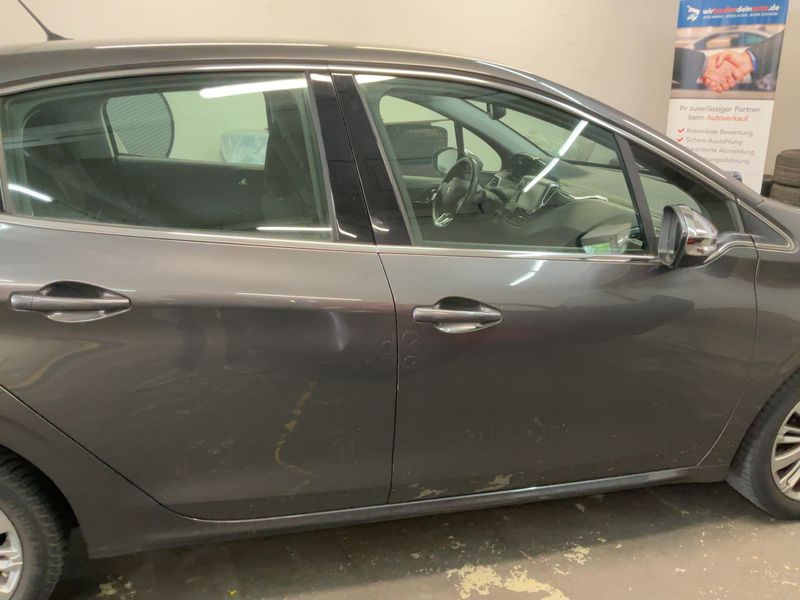 Peugeot 208 1.2 e-VTi Allure 2019 – снимка 10