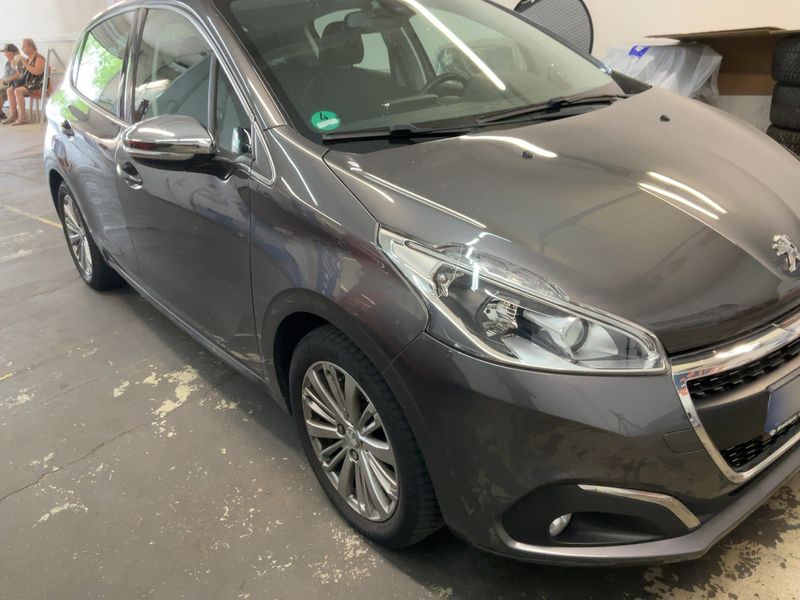 Peugeot 208 1.2 e-VTi Allure 2019 – снимка 12