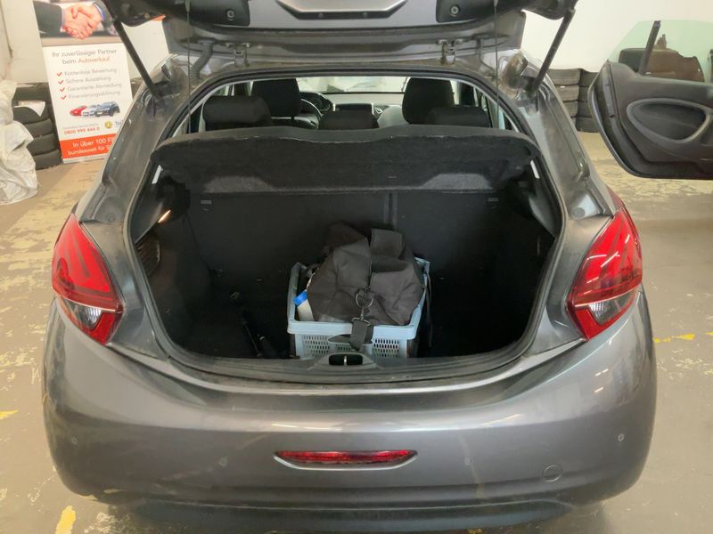 Peugeot 208 1.2 e-VTi Allure 2019 – снимка 15