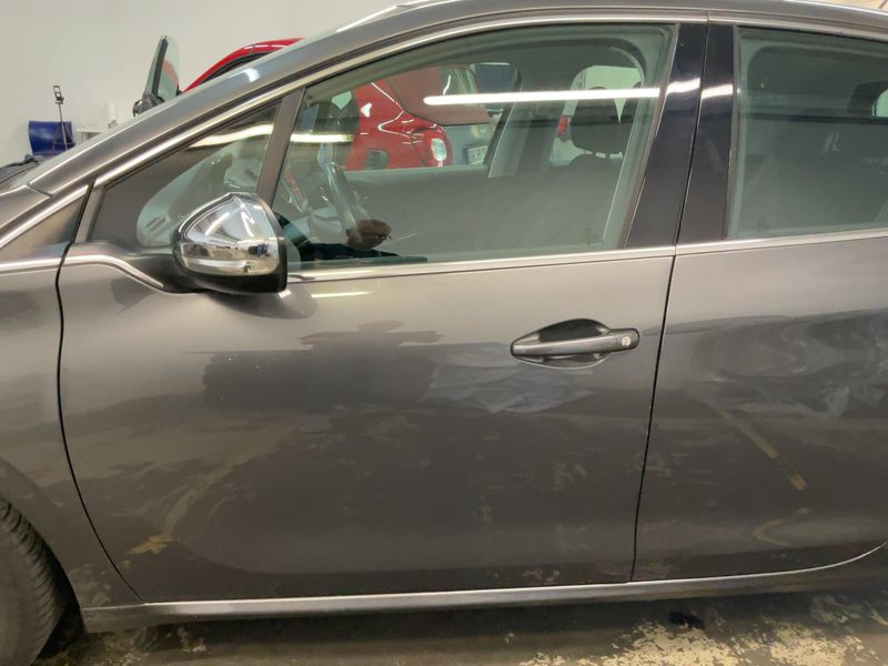 Peugeot 208 1.2 e-VTi Allure 2019 – снимка 4