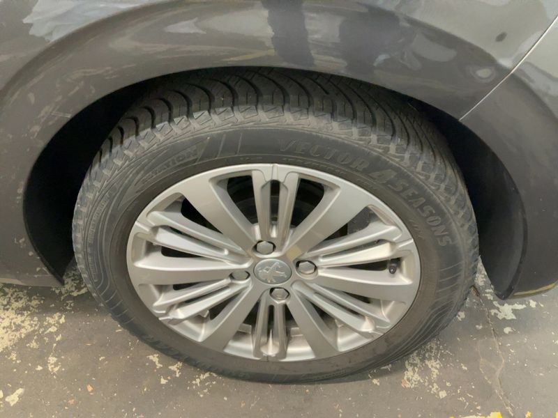 Peugeot 208 1.2 e-VTi Allure 2019 – снимка 5