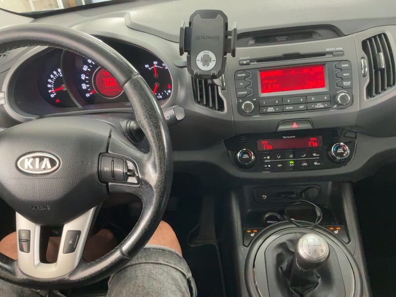 Kia Sportage 2.0 Vision 4WD — zdjęcie 12