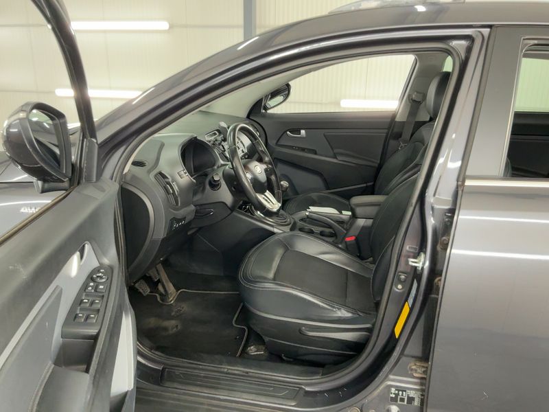 Kia Sportage 2.0 Vision 4WD — zdjęcie 11