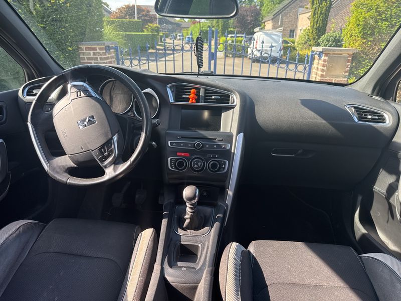 Citroen DS4 1.6 Blue-HDi Chic — zdjęcie 11