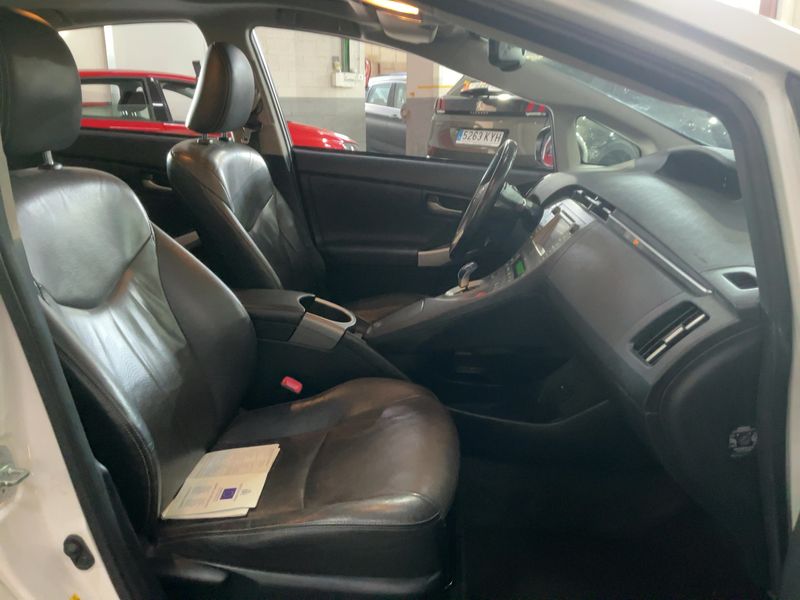 Toyota Prius 1.8 Plug-in Hybrid 2013 – снимка 16