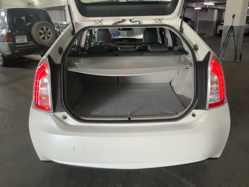 Toyota Prius 1.8 Plug-in Hybrid 2013 – снимка 15