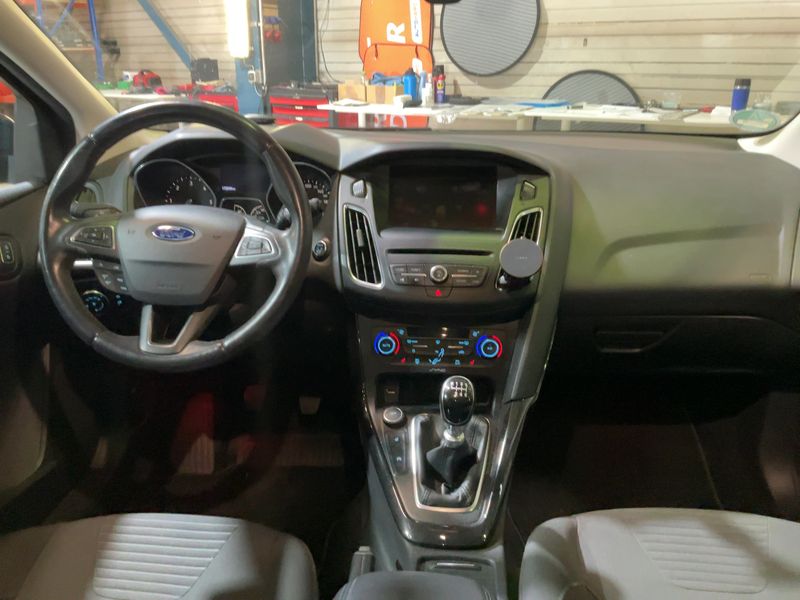 Ford Focus 2.0 TDCi Titanium 2015 – снимка 18