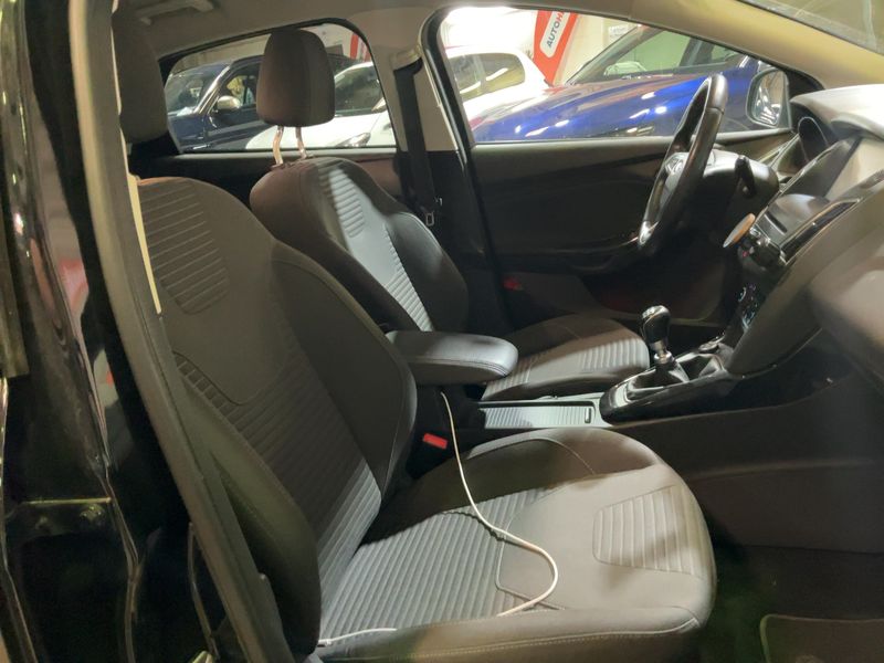 Ford Focus 2.0 TDCi Titanium 2015 – снимка 17