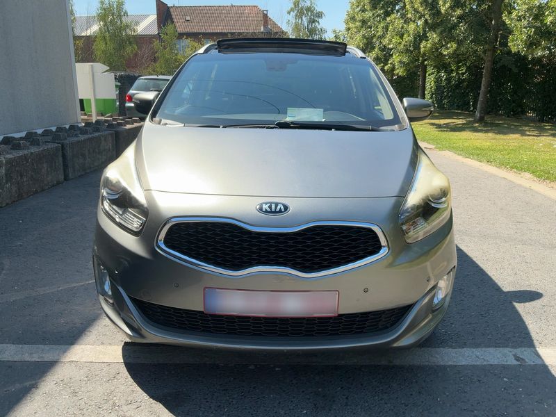 Kia Carens 1.7 CRDi Vision — zdjęcie 9