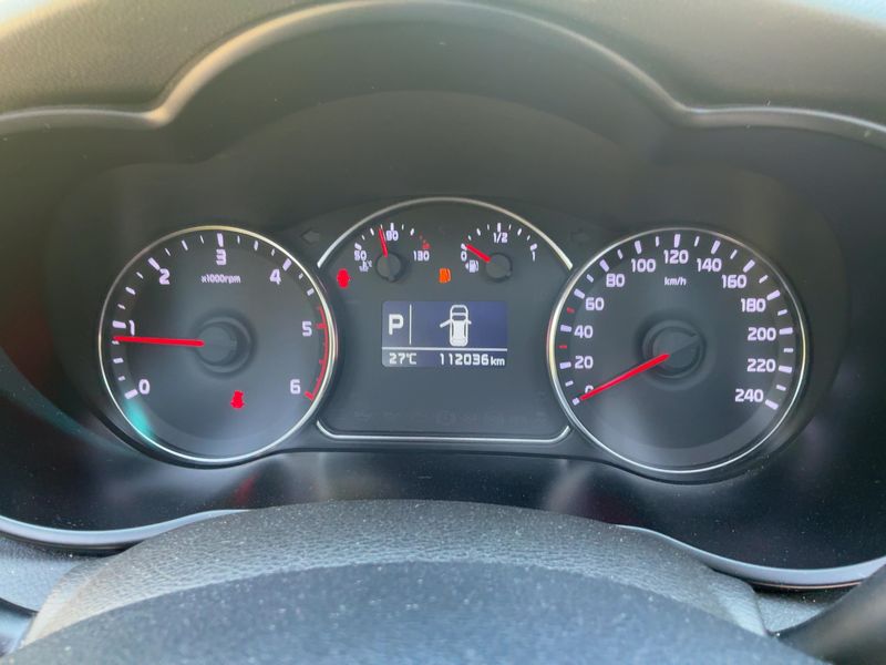 Kia Carens 1.7 CRDi Vision — zdjęcie 13