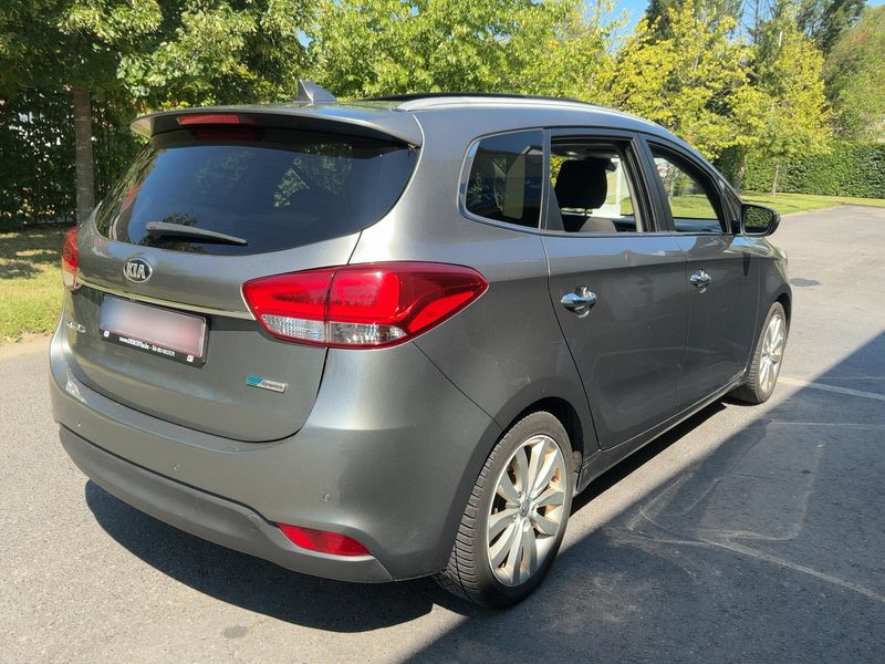Kia Carens 1.7 CRDi Vision — zdjęcie 6