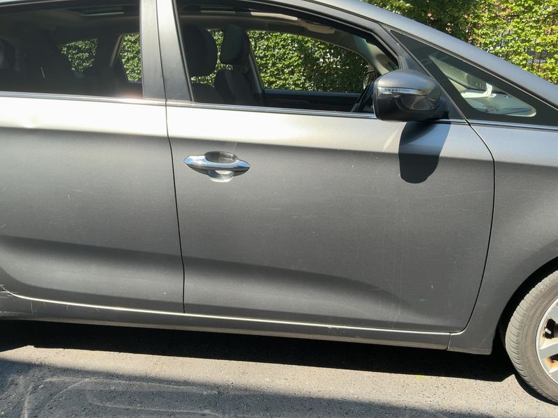 Kia Carens 1.7 CRDi Vision — zdjęcie 7