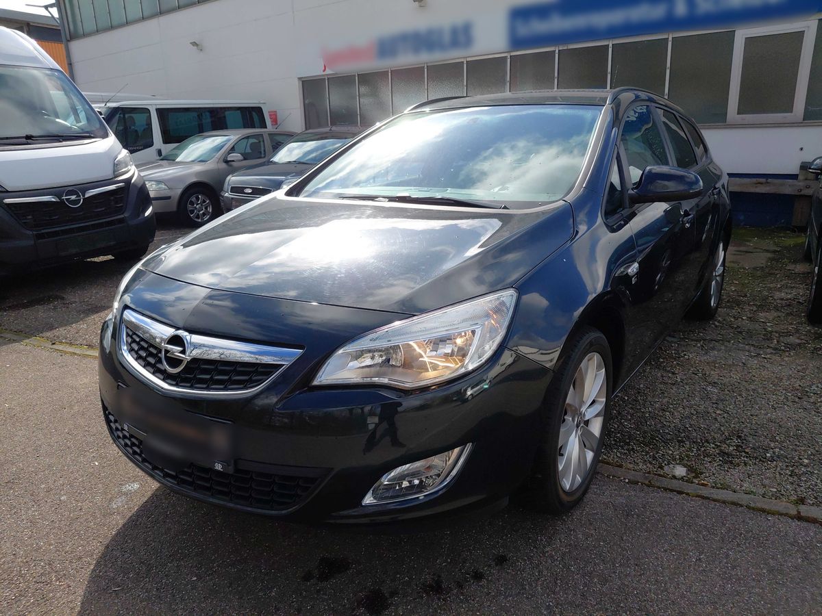 Opel Astra 2012 — photo 1