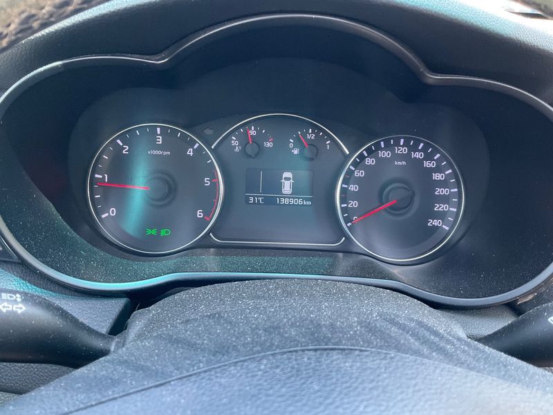 Kia Carens 1.7 CRDi High tech — zdjęcie 13