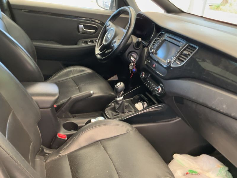 Kia Carens 1.7 CRDi High tech — zdjęcie 11