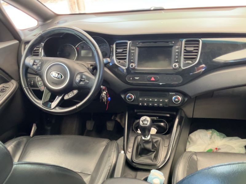Kia Carens 1.7 CRDi High tech — zdjęcie 12