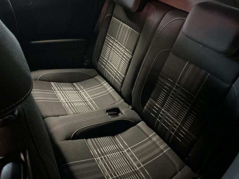 Volkswagen Golf VI 1.6 TDI Lounge BlueMotion Tech 2015 – снимка 19