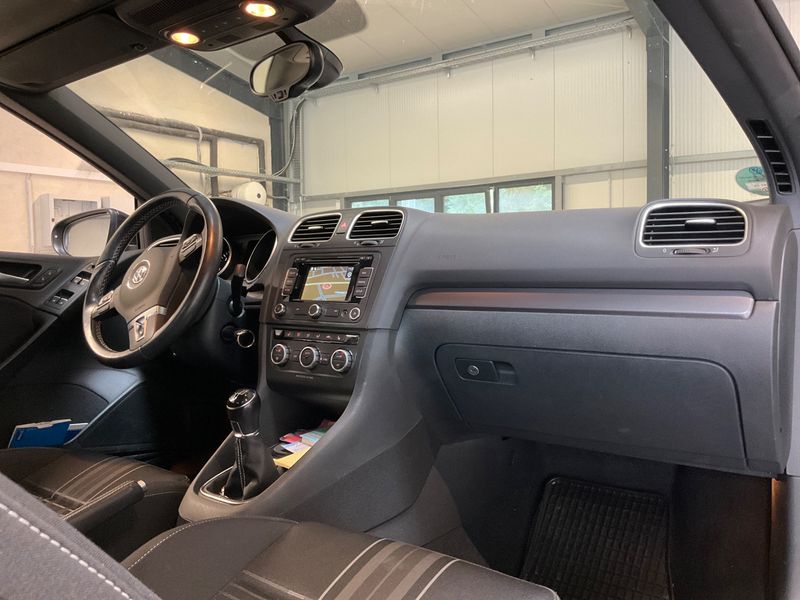 Volkswagen Golf VI 1.6 TDI Lounge BlueMotion Tech 2015 – снимка 32