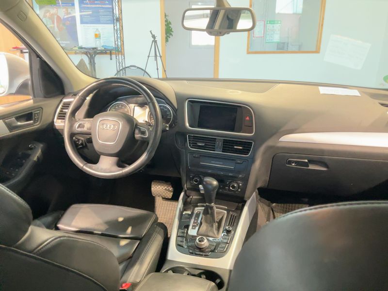 Audi Q5 2.0 TFSI Hybrid quattro — zdjęcie 12