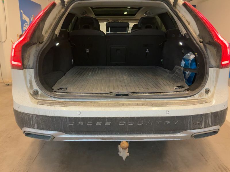 Volvo V90 Cross Country 2.0 D4 Pro AWD — zdjęcie 10