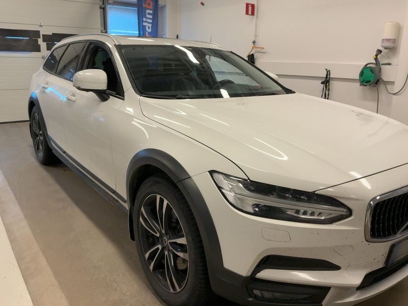 Volvo V90 Cross Country 2.0 D4 Pro AWD — zdjęcie 8