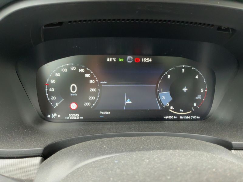 Volvo V90 Cross Country 2.0 D4 Pro AWD — zdjęcie 13