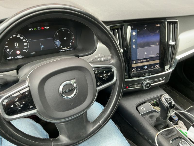 Volvo V90 Cross Country 2.0 D4 Pro AWD — zdjęcie 12