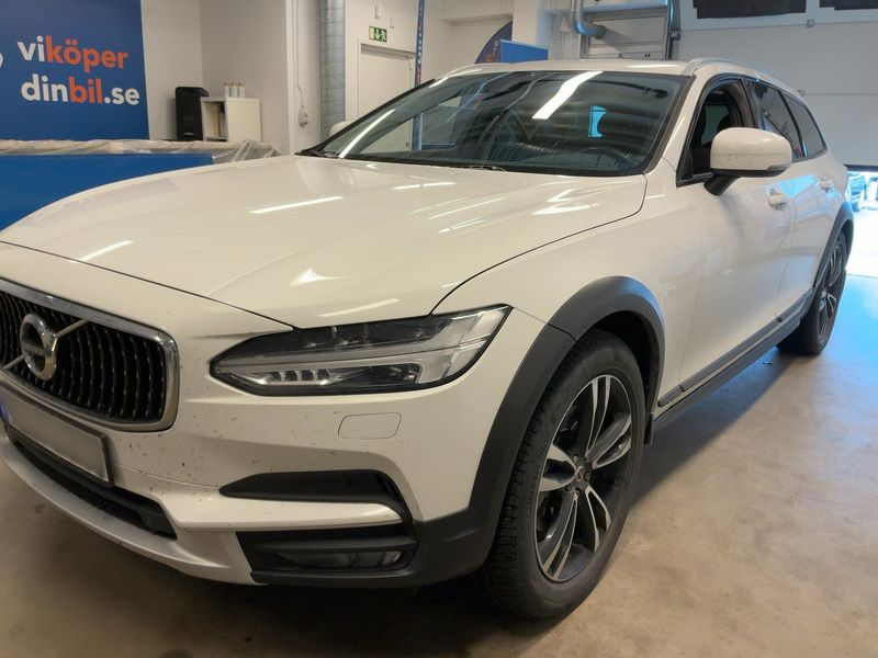 Volvo V90 Cross Country 2.0 D4 Pro AWD — zdjęcie 2