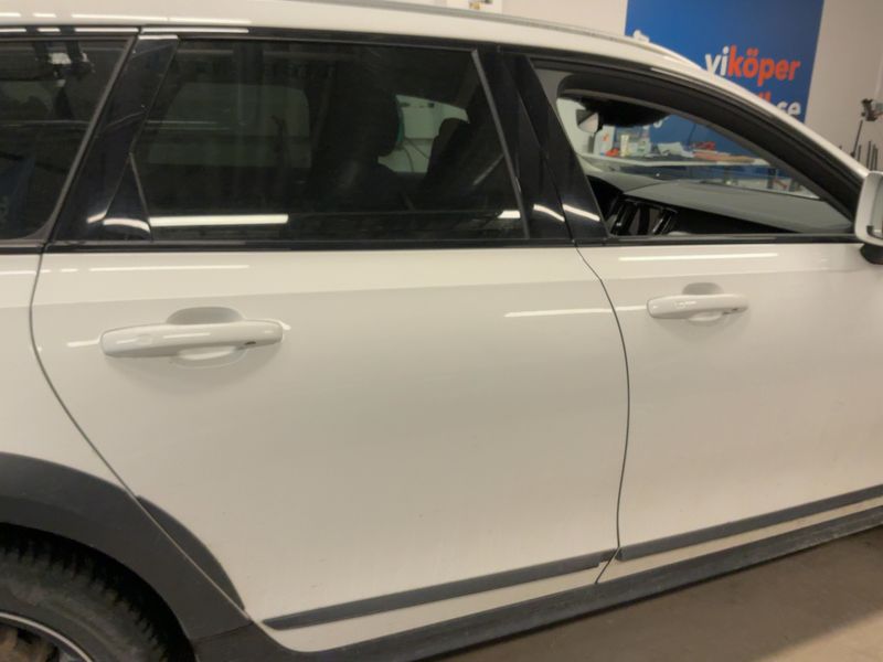 Volvo V90 Cross Country 2.0 D4 Pro AWD — zdjęcie 7