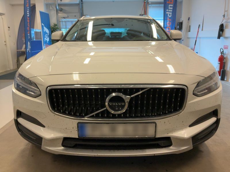 Volvo V90 Cross Country 2.0 D4 Pro AWD — zdjęcie 9