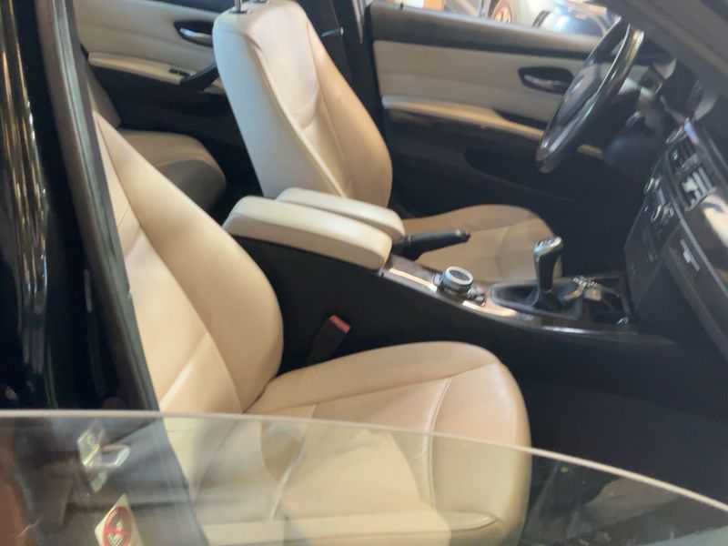 BMW 3er 320d xDrive Edition Luxe 2011 – снимка 16