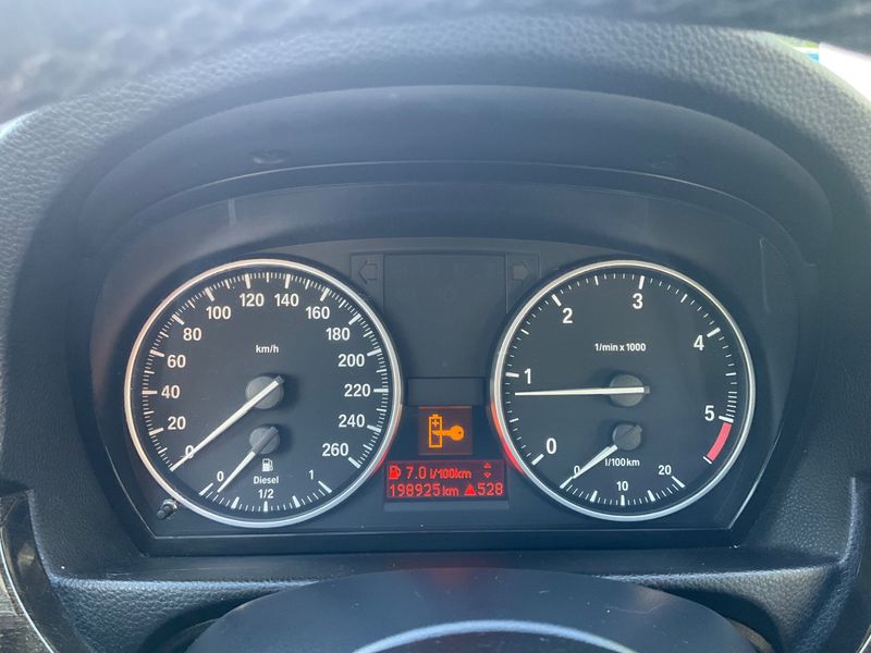 BMW 3er 320d xDrive Edition Luxe 2011 – снимка 18