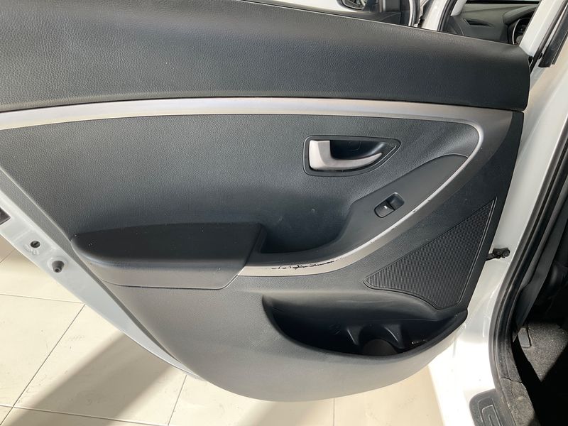 Hyundai i30 1.4 Klass 2014 – снимка 26