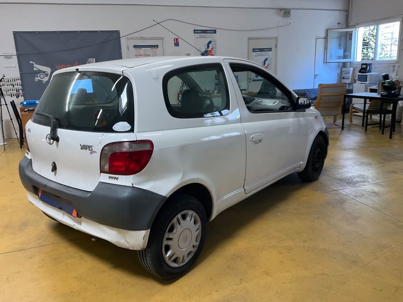 Toyota Yaris 1.0 VVT-i — zdjęcie 2