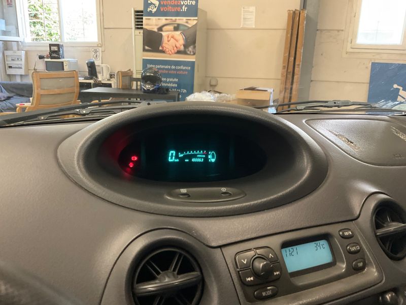 Toyota Yaris 1.0 VVT-i — zdjęcie 4