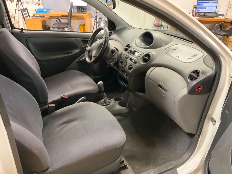 Toyota Yaris 1.0 VVT-i — zdjęcie 3