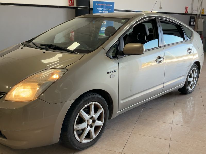 Toyota Prius 1.5 Executive — zdjęcie 2