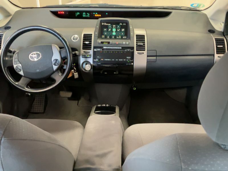 Toyota Prius 1.5 Executive — zdjęcie 12