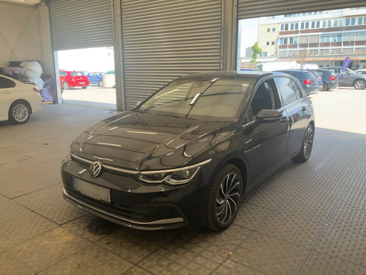 Volkswagen Golf 2022 — photo 1