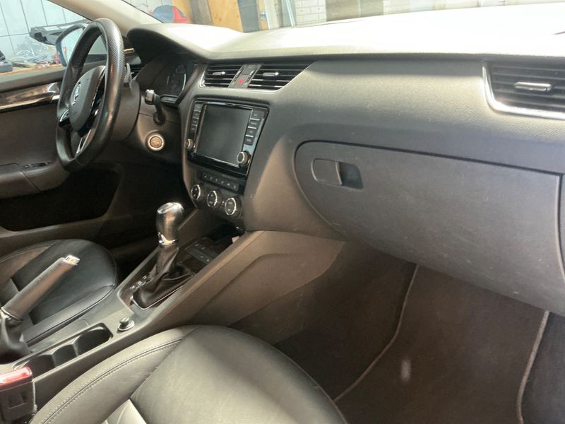 Skoda Octavia 2.0 TDI Elegance 2014 – снимка 36